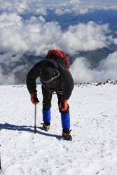 Несмотря на горняшку, капитан поднялся вторым из группы